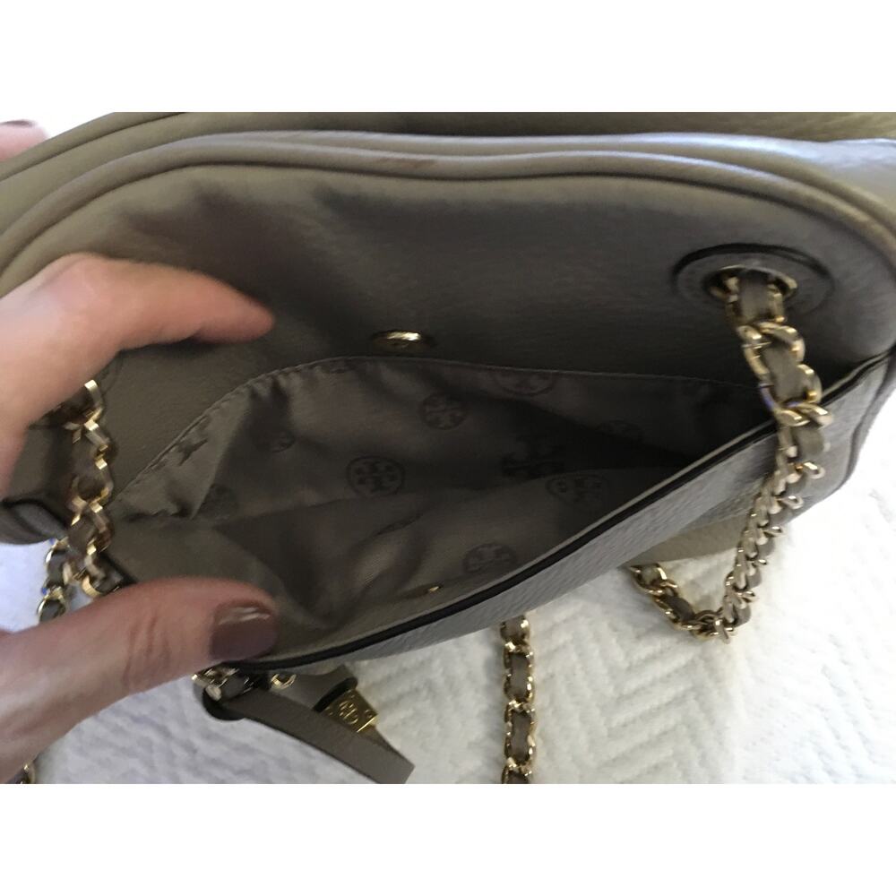 Tory Burch Pebbled Leather Shoulder Bag in Light Gray with Gold Hardware - Picture 11 of 15